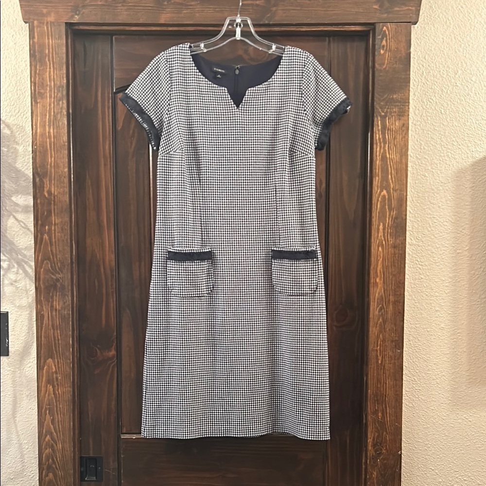 Talbots Black and White Sheath Dress Knee-Length Short Sleeve V-Neck for Work